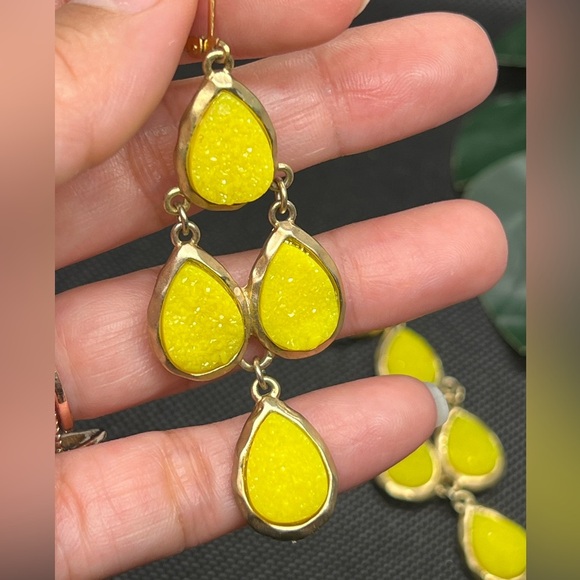 Geode druzy teardrop neon yellow chandelier dangle earrings. - Picture 1 of 7